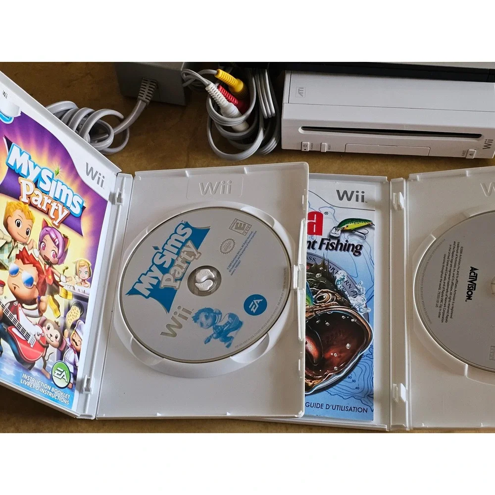 Nintendo Wii Console RVL-001 White Bundle with 2 Games Remote Nunchuk Cables - Picture 6 of 11